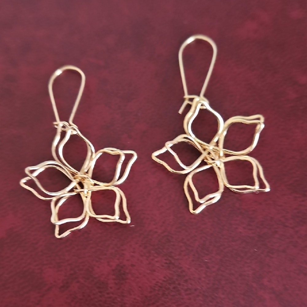 LC Lauren Conrad Flower Earrings. 